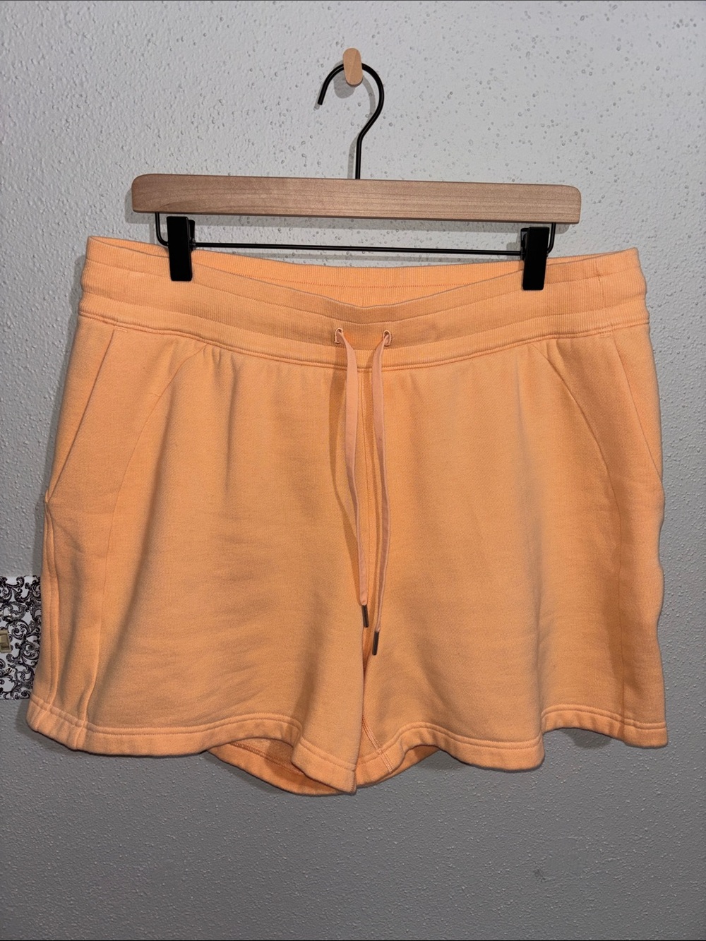 Lululemon Scuba High-Rise Shorts -Peach Bellini (Size 14)